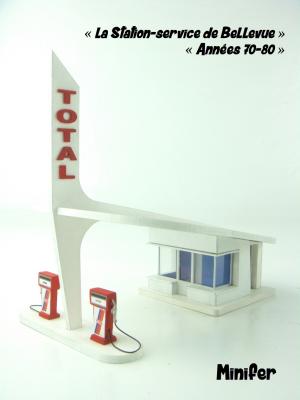 Petrol / Gas station in Bellevue - 70's 80's design (HO)